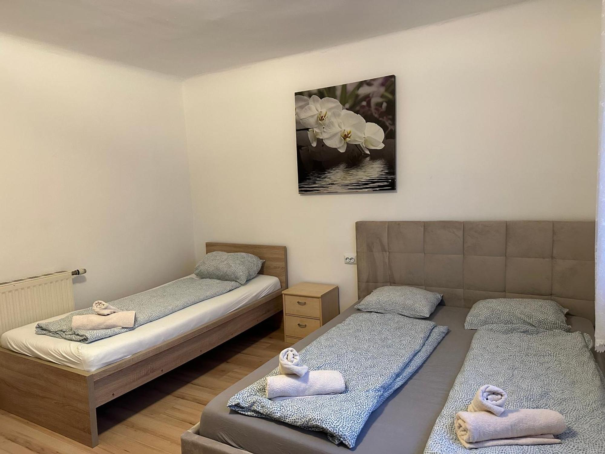 Cheap Outlet Center Apartment With Pool Parndorf Exterior photo