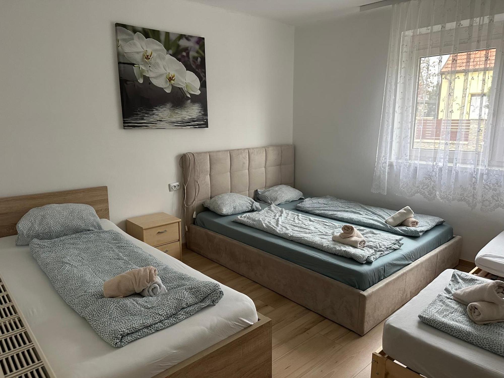 Cheap Outlet Center Apartment With Pool Parndorf Exterior photo