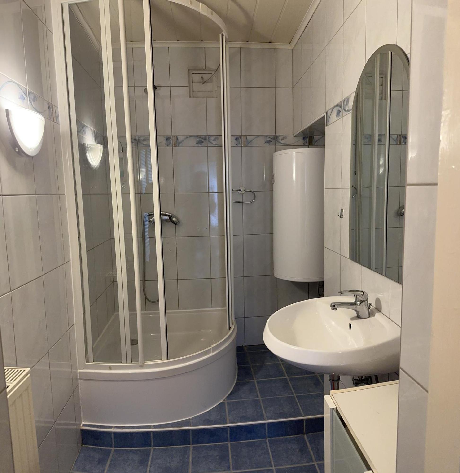 Cheap Outlet Center Apartment With Pool Parndorf Exterior photo